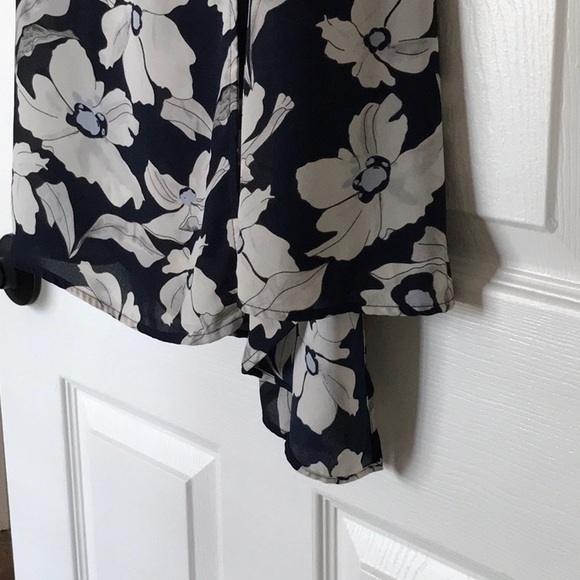 Banana Republic wrap dress with asymmetric  flowy skirt Navy blue and tan floral - Picture 3 of 5